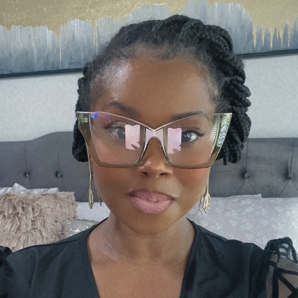 New Arrival Clear Frames “Modest” 🤓 - Picture 5 of 6